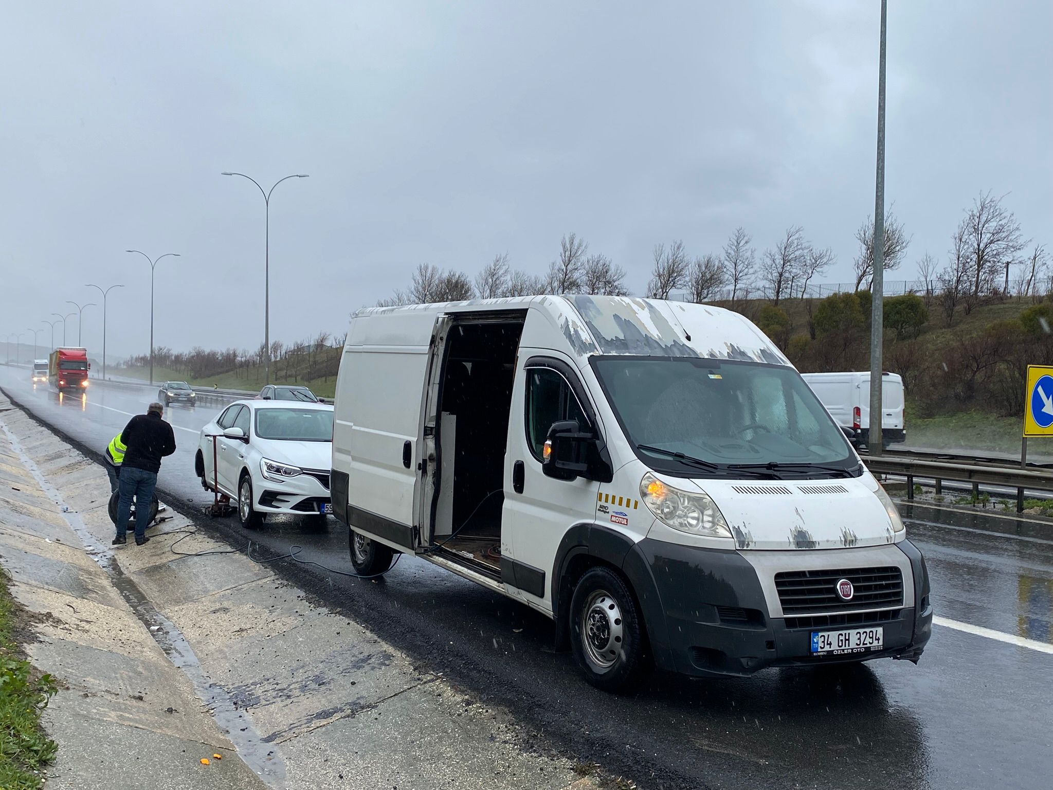 Kuzey Marmara Otoyolu üzerinde 7/24 lastik yol yardım servisi