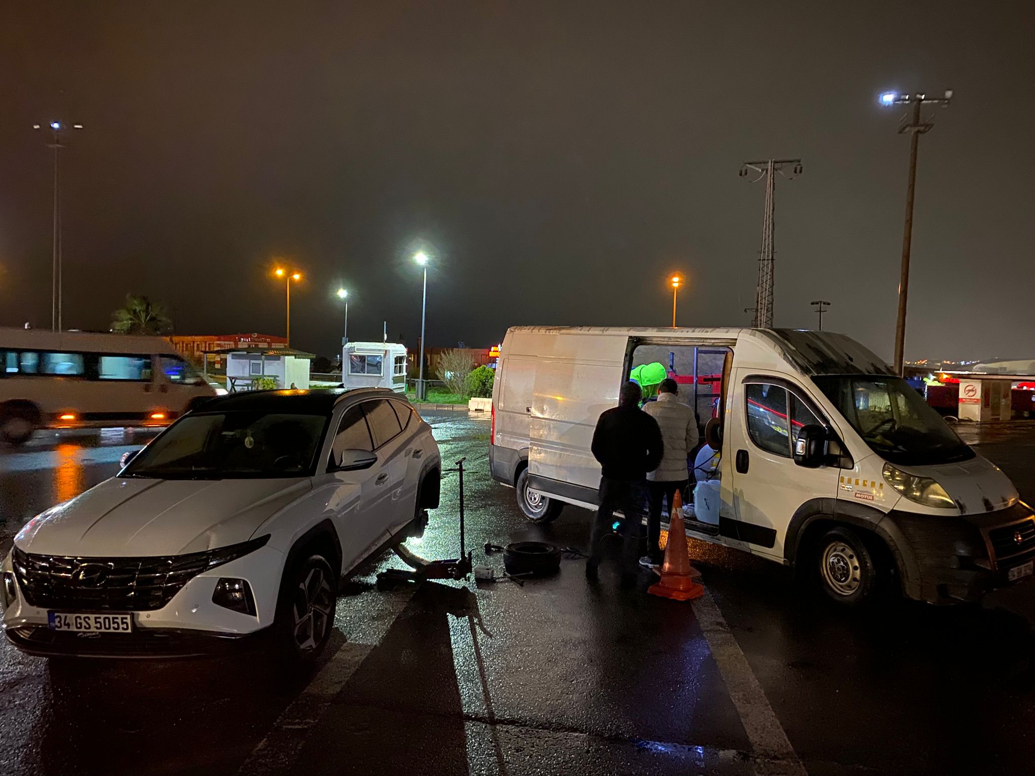 Silivri 7/24 akü takviyesi ve acil mobil yol yardım hizmeti